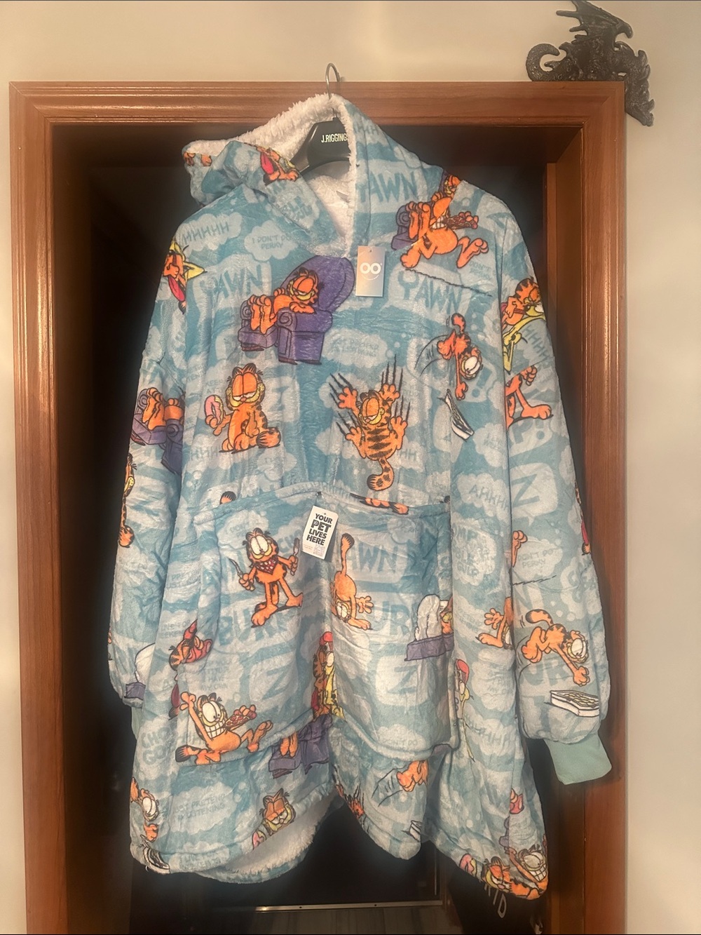 NWT Garfield Oodie wearable blanket with Pet Pouch